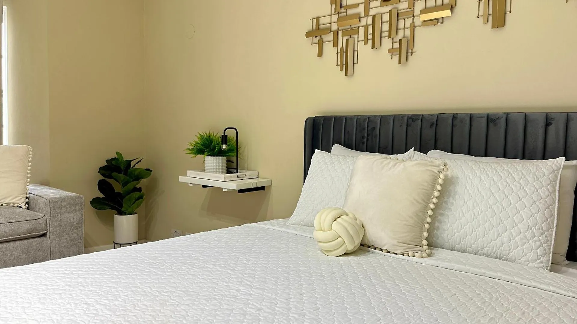 Apartment Falcon Breeze-Gated-Security-Airport Pickup Available